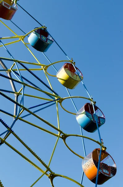 Ferris wheel on the background of blue sky — Stock Photo, Image