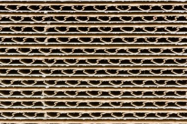 Oluklu karton büyük bir yığın yığını