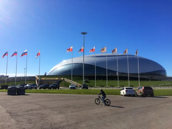 Caucasus, Sochi, Rusya Federasyonu: Görünüm, Bolshoy buz Kış Olimpiyat Oyunları 2014 için inşa kubbe.