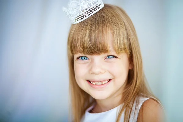 Kleine prinses glimlach — Stockfoto