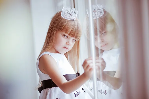 Pequena princesa triste — Fotografia de Stock