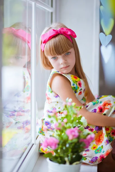 Retrato de menina com olhos azuis — Fotografia de Stock