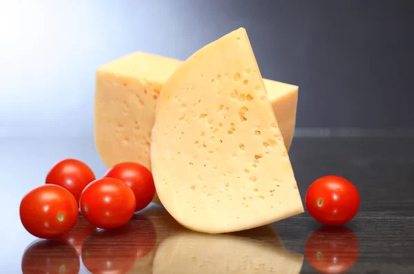 Cheese And Tomatoes — Stock Photo, Image