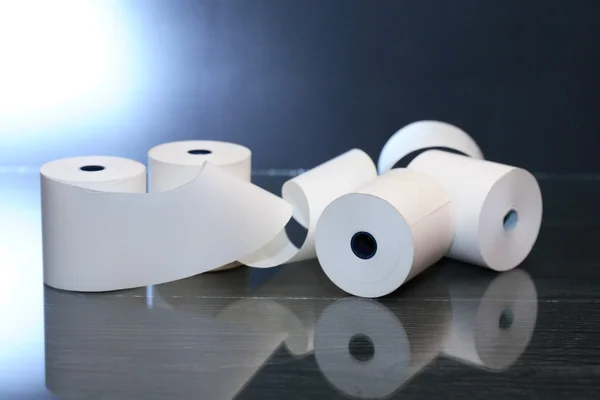 Rolos de papel no escuro — Fotografia de Stock