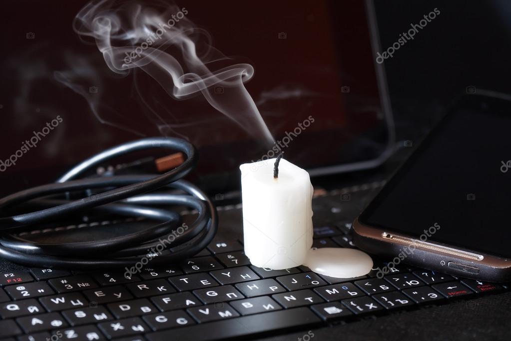 Fragatas y Corbetas - Página 35 Depositphotos_102950218-stock-photo-candle-on-computer