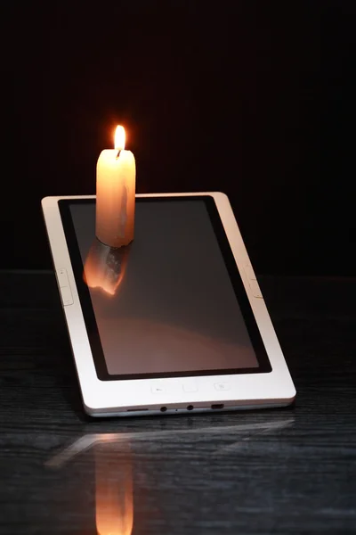 Kerze auf Tablet — Stockfoto
