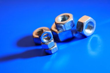 Metal fındık kümesi