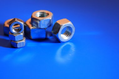 Metal fındık kümesi