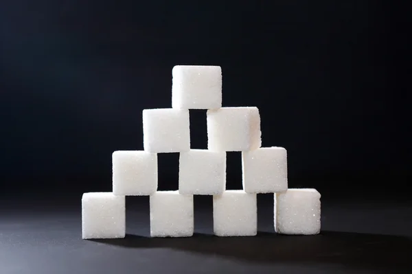 Sugar Pyramid på mörka — Stockfoto