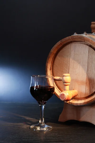 Eichenfass und Wein — Stockfoto