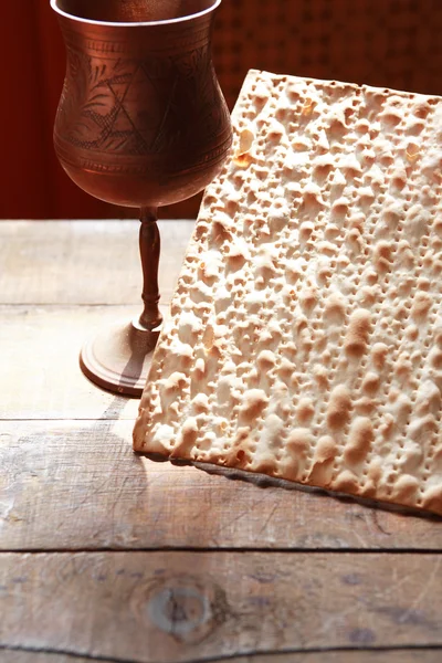 Matzoh vicino a vino — Foto Stock