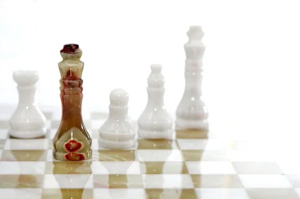 Pezzi di scacchi a bordo — Foto Stock