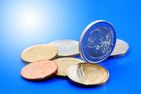 Європейська монети на блакитному — стокове фото