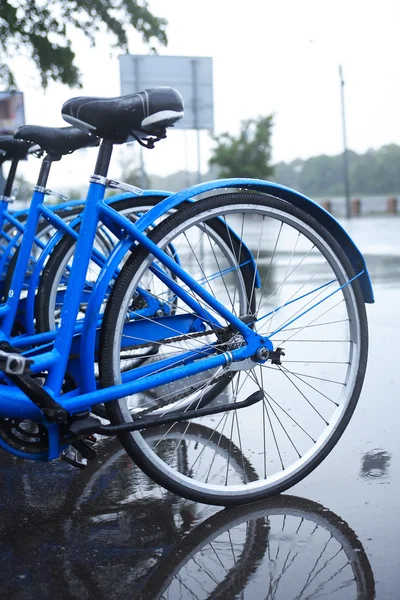 自転車の雨の下駐車場 — ストック写真