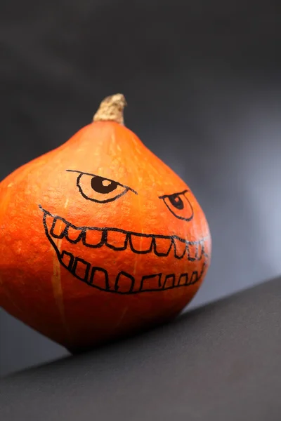 Cabeza de calabaza en oscuro —  Fotos de Stock