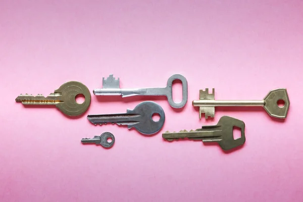 Keys On Pink Paper — Stock Photo, Image