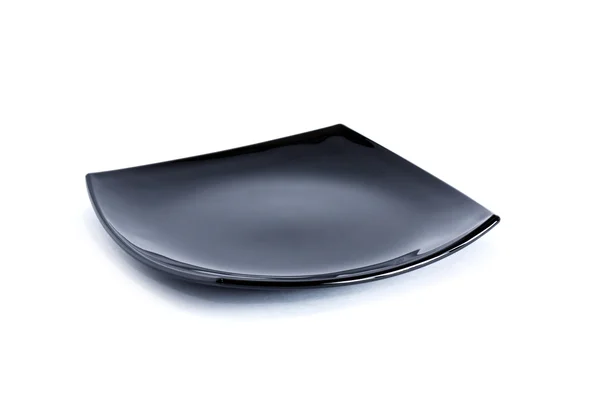 Schwarzer Teller auf weißem — Stockfoto