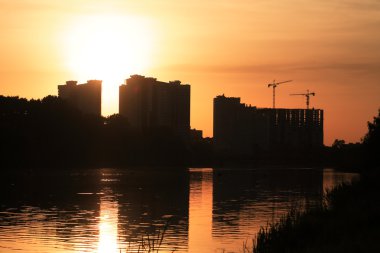 gün batımında İnşaat