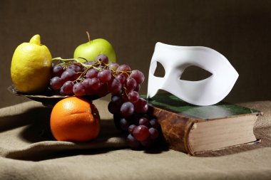 Maske ve meyve