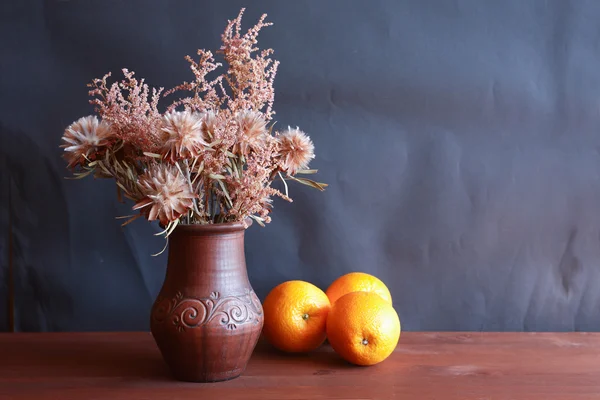 Flowers And Oranges — Stock Photo, Image