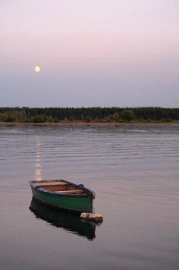 akşam Nehri üzerinde