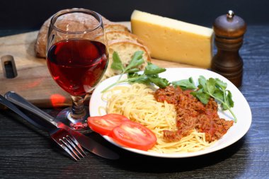 İtalyan makarnası bolonez