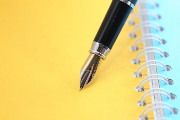 Στυλό στο σημειωματάριο — Φωτογραφία Αρχείου