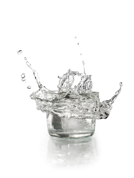 Glas mit Spritzwasser — Stockfoto