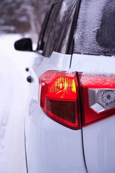 Auto im Schnee — Stockfoto