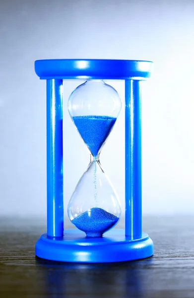 Синій Пісочний годинник крупним планом — стокове фото