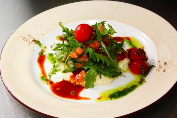 Risotto con salmón y tomate — Foto de Stock