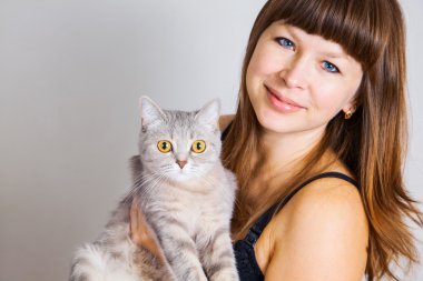 dostluk. kadın ve İngiliz kedi