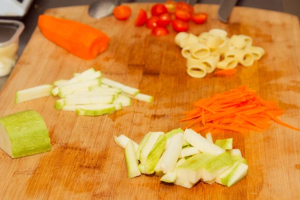 Cutting vegetables and pasta — Stock Photo, Image