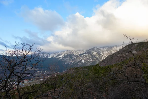 Clouds and mountains — Stock Photo, Image