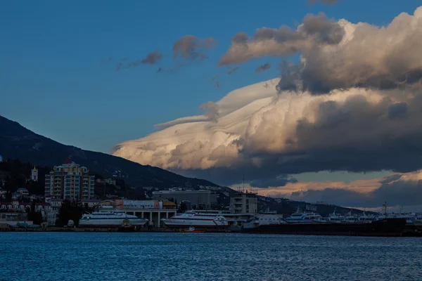 Yalta, pier at dawn — Stock Photo, Image