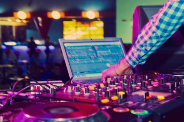 DJ konsolu