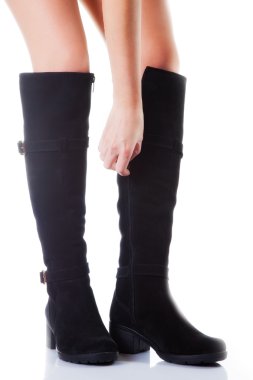 siyah süet çizmeler