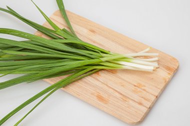 Genç yeşil sarımsak