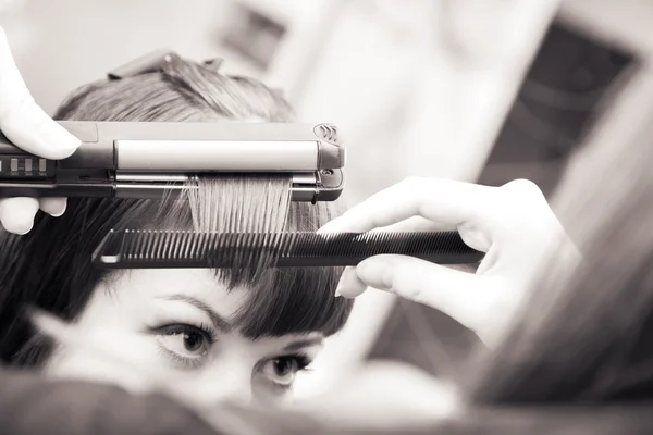 Girl in a hair salon — Stock Photo, Image