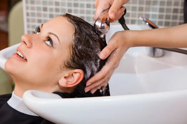 Hairstyle in salon — Stock Photo, Image