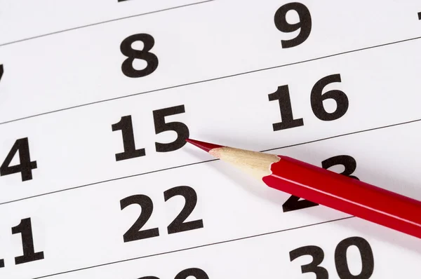 Lápiz rojo sobre calendario — Foto de Stock