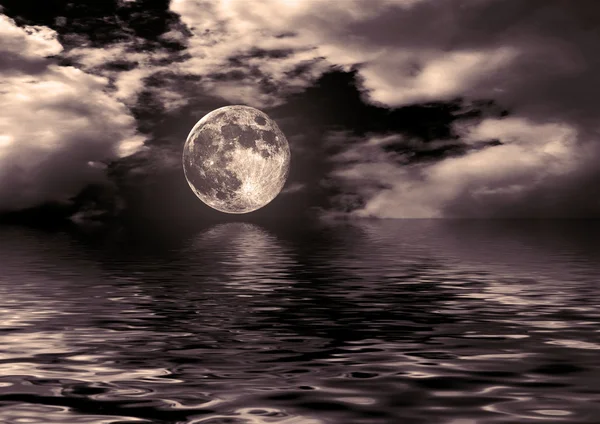 Full moon image with water — Stock Photo, Image