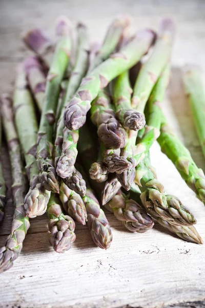 Primo piano di asparagi freschi — Foto Stock