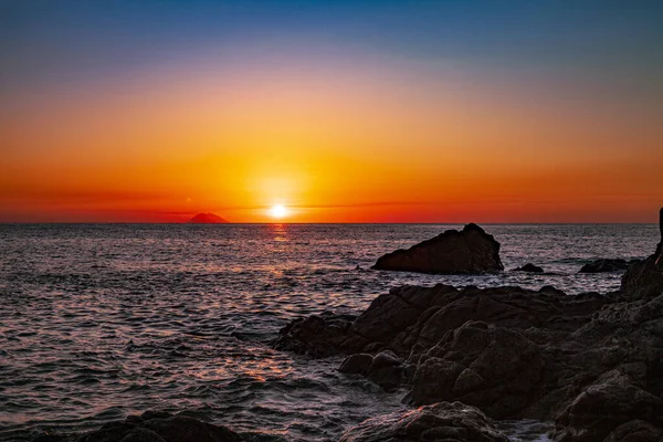 Puesta Sol Roja Sobre Mar Hermoso Atardecer Puesta Sol Mar Imagen de stock