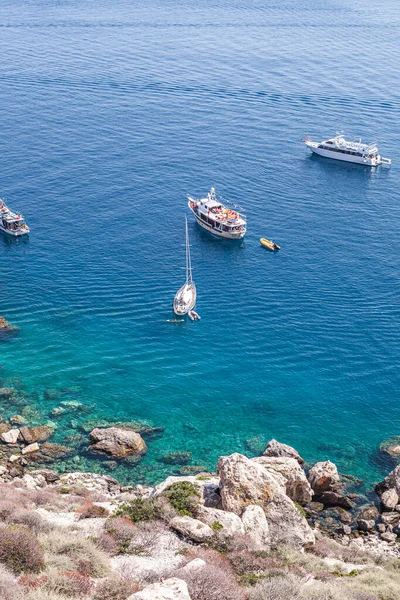 Vista Das Ilhas Tremiti Barcos Perto Uma Costa Pedra Ilha Imagens De Bancos De Imagens