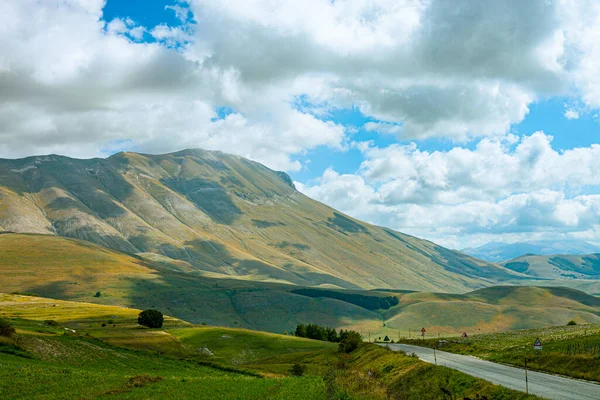 Parque Nacional Das Montanhas Sibillini Campos Castelluccio Norcia Umbria Italia — Fotografia de Stock