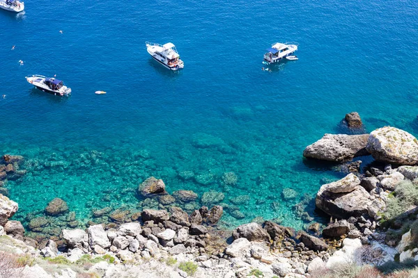 Vista Las Islas Tremiti Barcos Cerca Una Costa Piedra Isla Fotos de stock