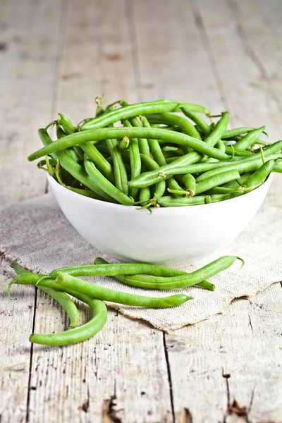 Zelené fazolky v misce — Stock fotografie