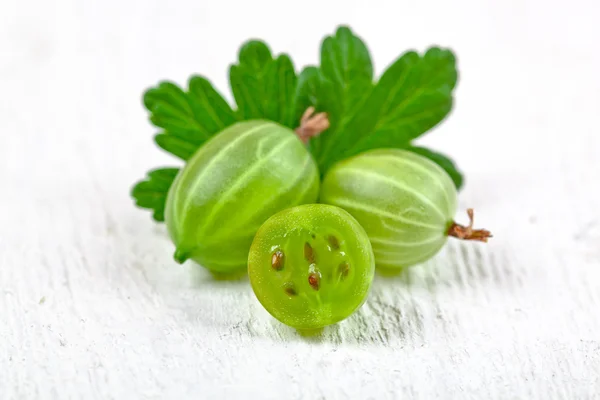 Gooseberries with leaves — Stock Photo, Image