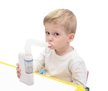 inhalasyon ultrasonik nebülizör kullanılmadan tedavi ile çocuk yapar